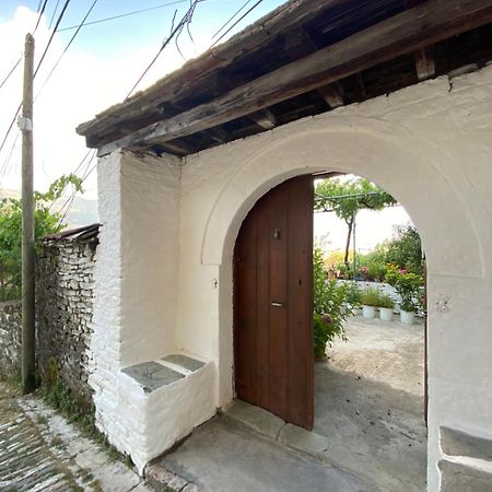 Stonetale Garden Guesthouse Gjirokastra Zewnętrze zdjęcie