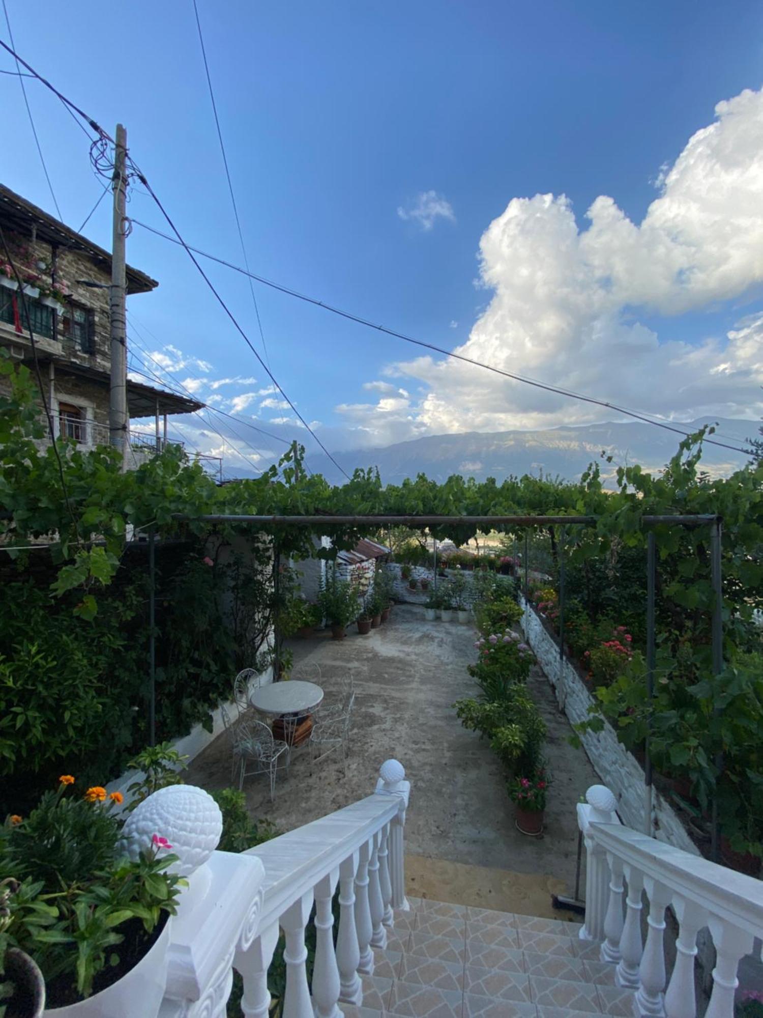 Stonetale Garden Guesthouse Gjirokastra Zewnętrze zdjęcie