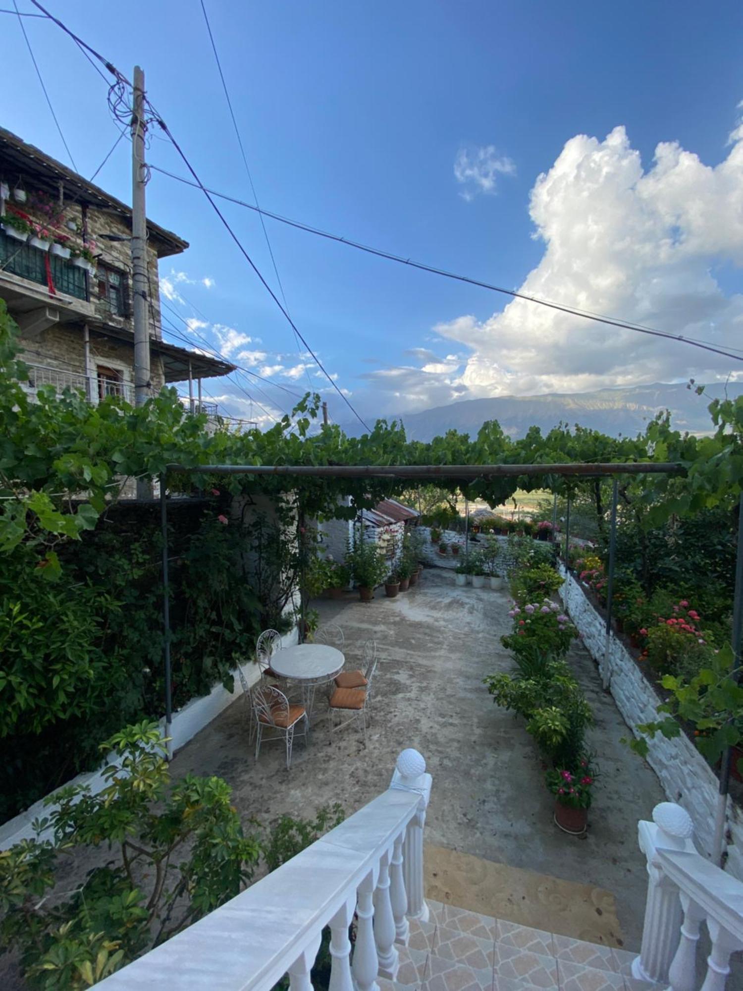 Stonetale Garden Guesthouse Gjirokastra Zewnętrze zdjęcie