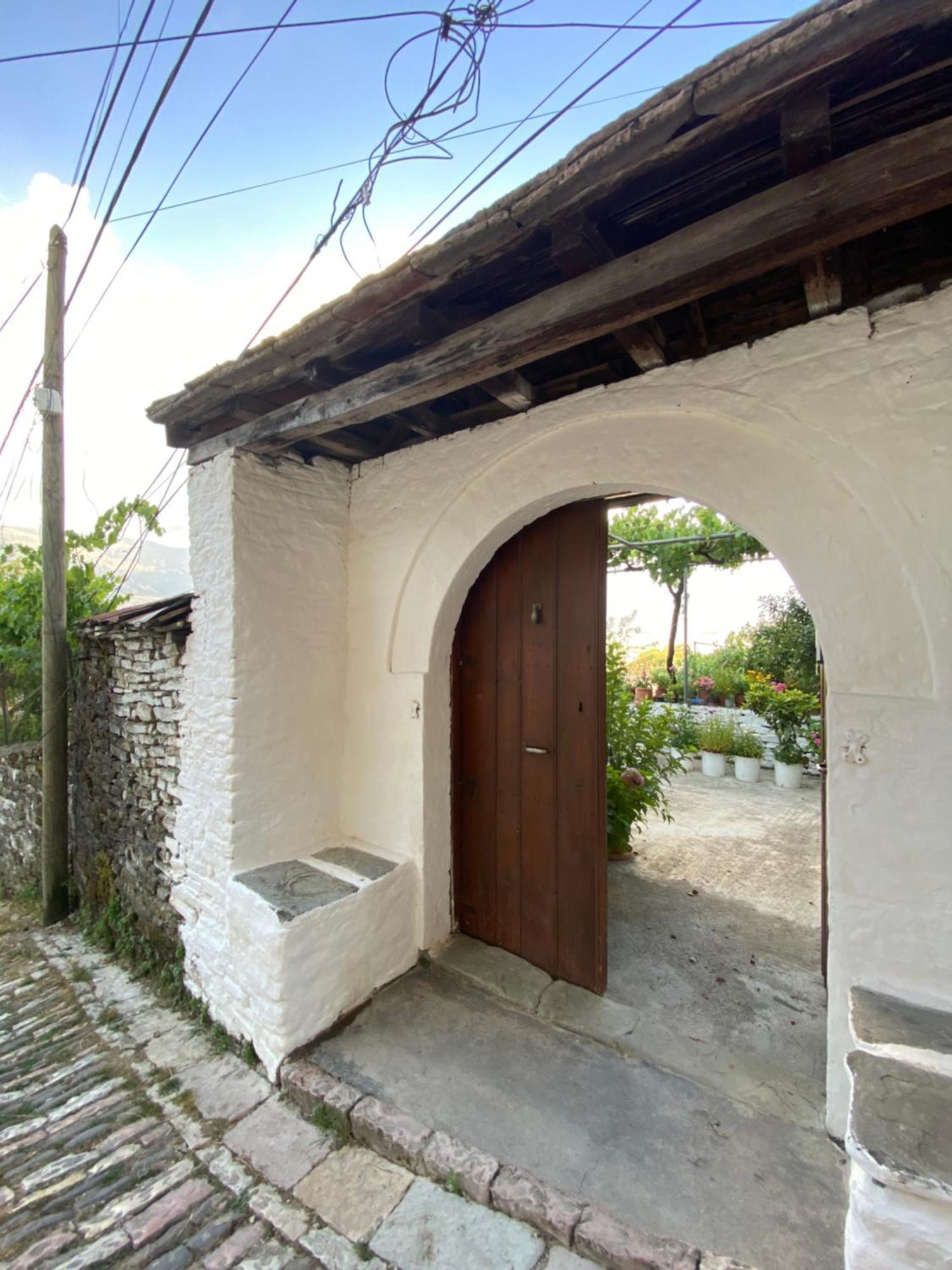 Stonetale Garden Guesthouse Gjirokastra Zewnętrze zdjęcie