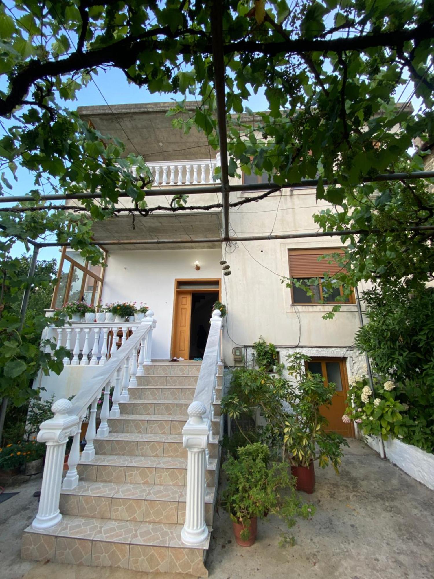 Stonetale Garden Guesthouse Gjirokastra Zewnętrze zdjęcie